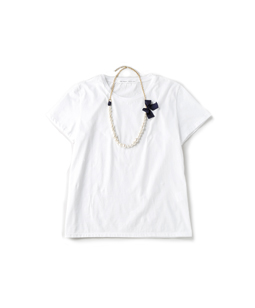 Pearl necklace T-shirt
