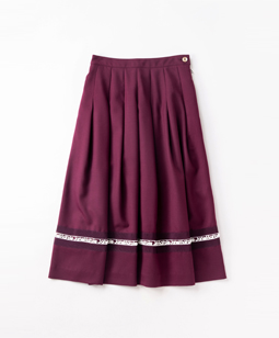 Logo lace line tuck skirt