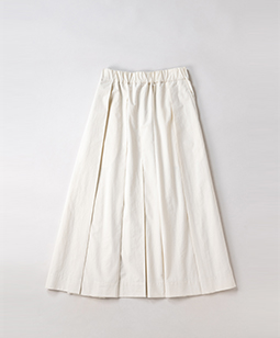 Resilient cloth tuck skirt