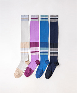 Silky yarn border over-knee socks