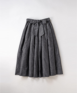 Brush marks tuck skirt